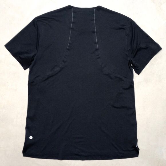 Lululemon Performance Shirt Men’s Size LARGE Black Gym Workout Stretch Gorpcore - Picture 3 of 6